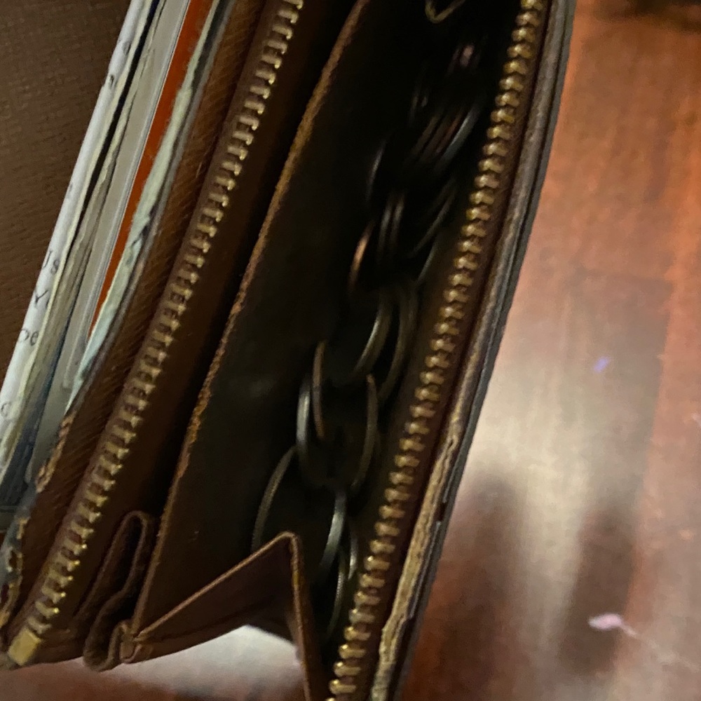 Authentic Louis Vuitton monogram wallet - Picture 6 of 9